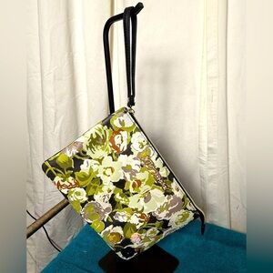 Betsey Johnson Lg Floral Wristlet Clutch Makeup Travel Bag Sequin Accent Flowers